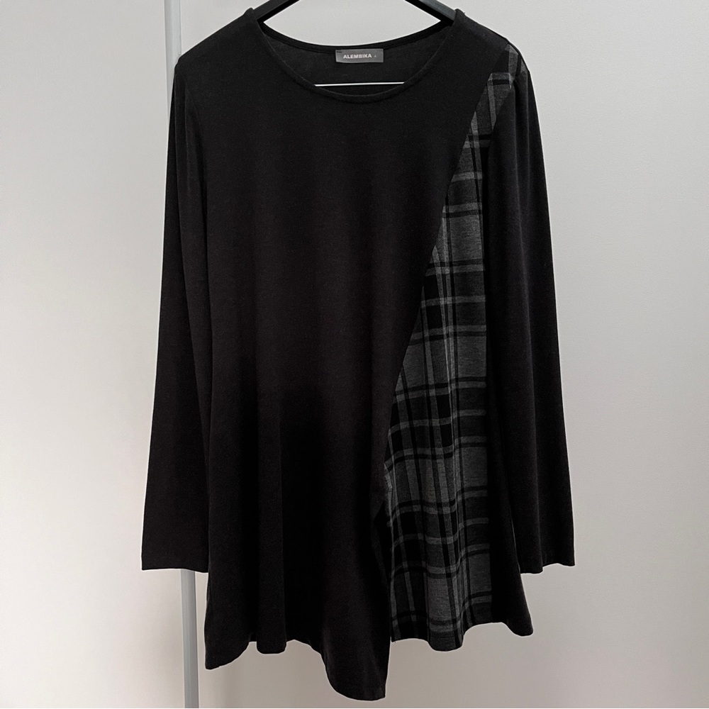 Alembika long sleeve asymmetrical tunic 12 black grey plaid split hem lagenlook
